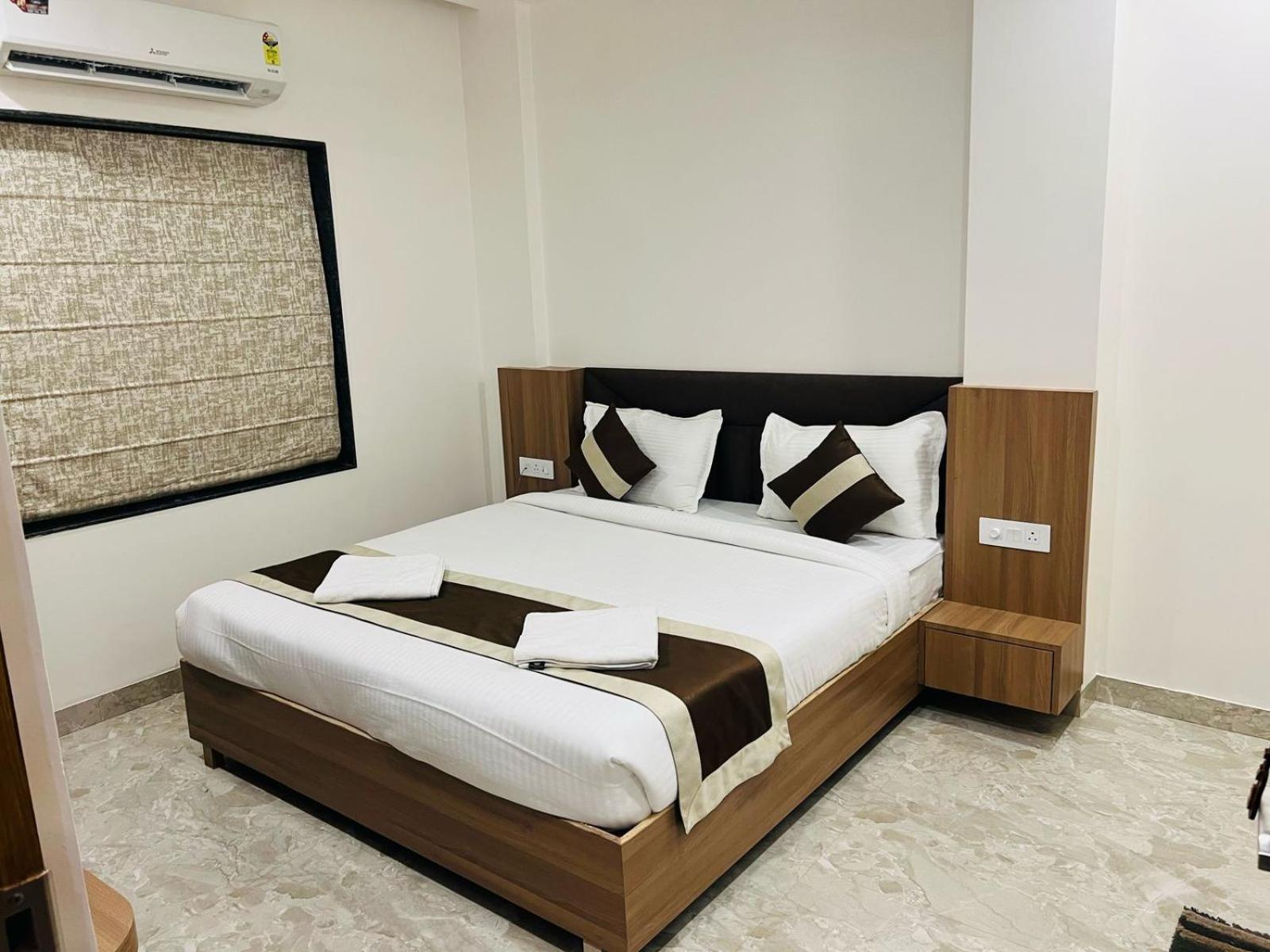 Hotel Sandal Woods